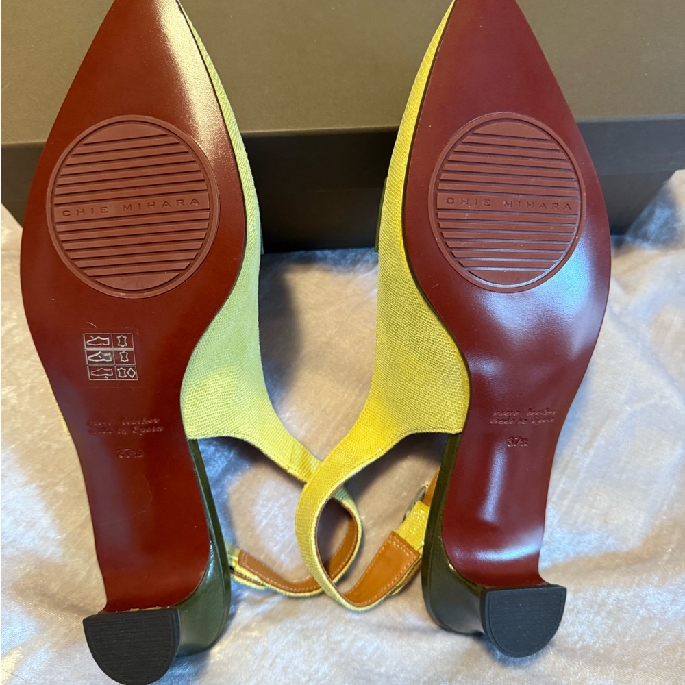 Chie Mihara Heylo Yellow and Brown Snakeskin pattern low heels - Picture 4 of 5